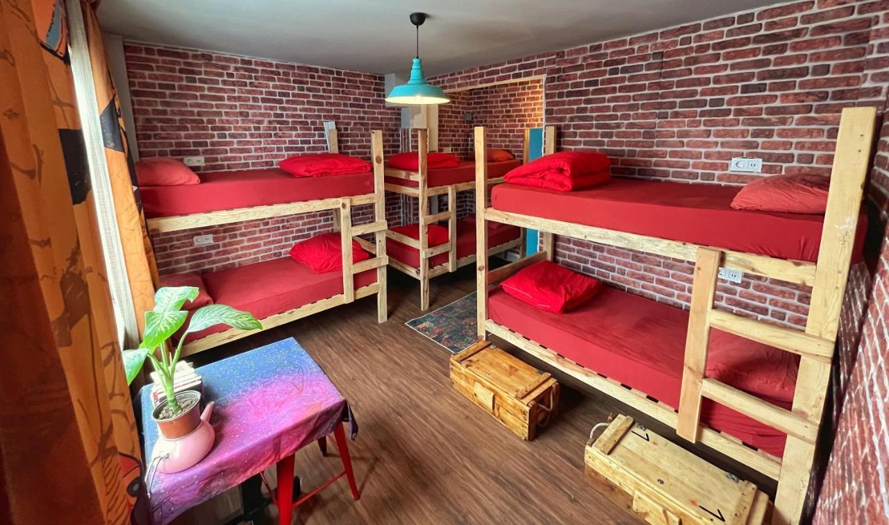 Lola Backpacker'S Hostel Istanbul Exterior photo