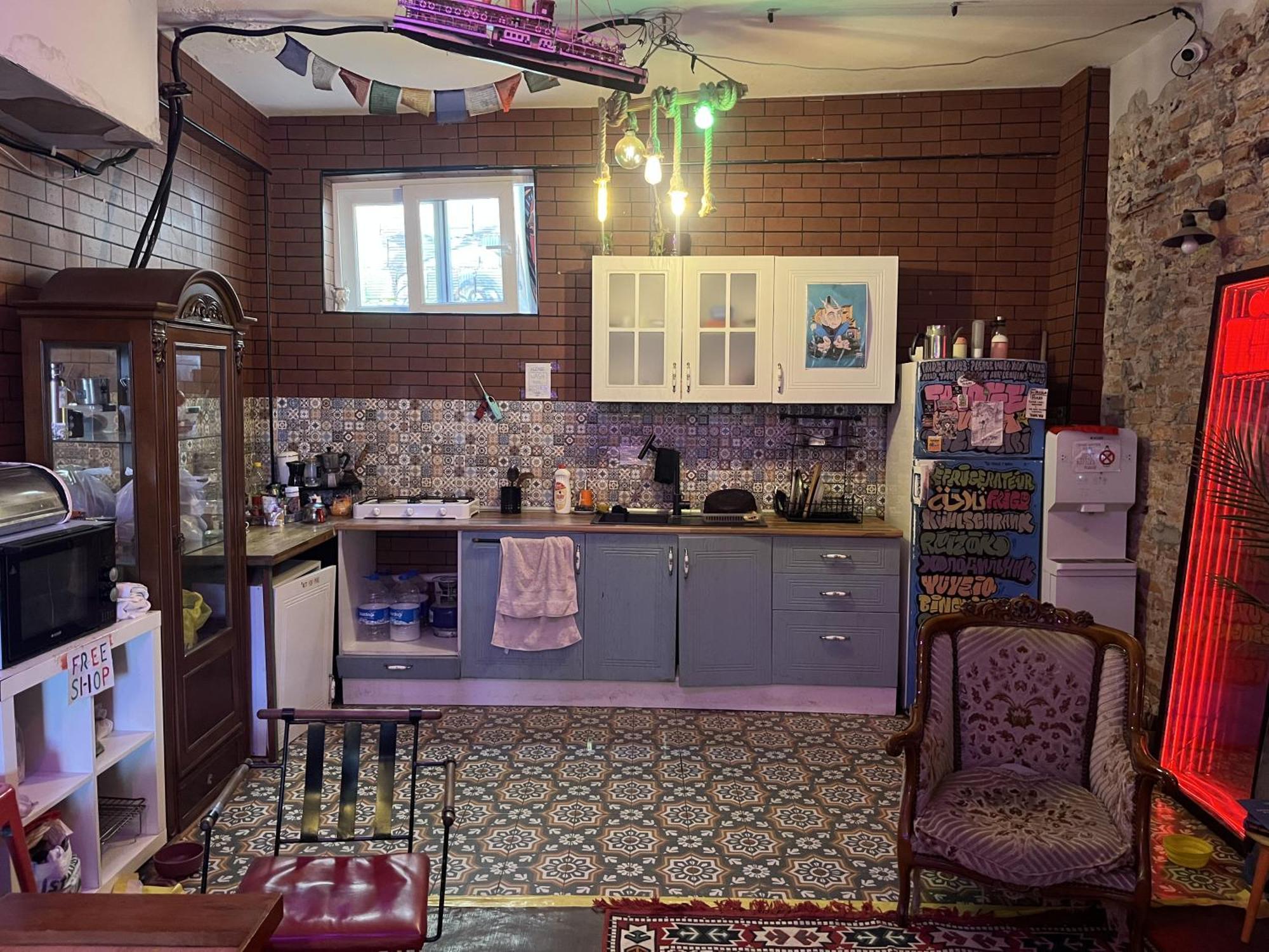 Lola Backpacker'S Hostel Istanbul Exterior photo